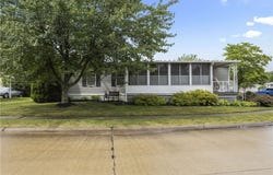 2 Shuberts Alley, Olmsted Falls, OH 44138