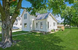 321 S 3rd Street, Coggon, IA 52218