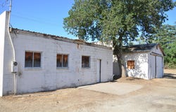 1915 E Houston Avenue, Visalia, CA 93292