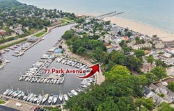 77 Park Avenue, South Haven, MI 49090
