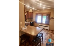 313 E 2nd St, Hills, MN 56138