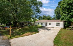 5032 Florence, Oakwood, GA 30566