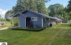 206 Joliet Avenue, Houghton Lake, MI 48629