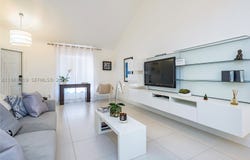 370 SE 2nd Ave, Deerfield Beach, FL 33441