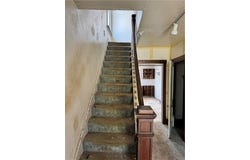 4647 W Run Rd, Lincoln Place, PA 15207