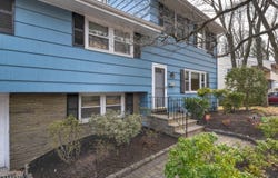 174 Grove Ave, Metuchen Boro, NJ 08840-1643