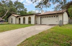 220 E Belton Ave, Rockdale, TX 76567