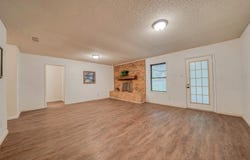 204 Cedarcrest Dr, Marshall, TX 75672