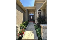 5313 W 124th Terrace, Leawood, KS 66209