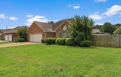 204 E Pershing Ave, Muscle Shoals, AL 35661