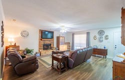 2505 W Gay Avenue, Gladewater, TX 75647