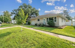 1003 New Street, Manchester, IA 52057