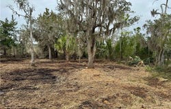 907 E Riverview Drive, St Marys, GA 31558