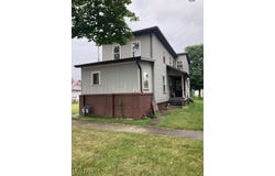 409 N Uhrich Street, Uhrichsville, OH 44683