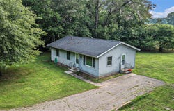 1183 102nd Avenue, Plainwell, MI 49080