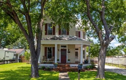 515 Wolf ST, Schulenburg, TX 78956