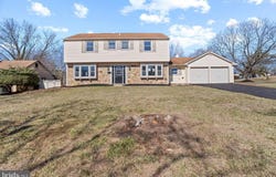 4 TRAYNOR LANE, WILLINGBORO, NJ 08046