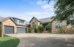 279 Rugged Earth DR, Austin, TX 78737