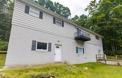 804 S Main St, Hollsopple, PA 15935
