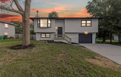 104 W Meriwood Lane, Edgerton, KS 66021