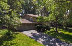 12827 Huntercreek Road, Des Peres, MO 63131