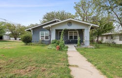 710 Goodnight Street, Clarendon, TX 79226