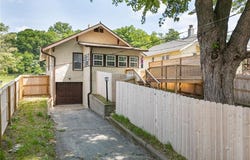 18 E Hyde Park Avenue, St Joseph, MO 64504