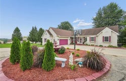 9902 Dutch Creek Drive, Anamosa, IA 52205