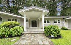 32 Aylesbury Rd, Worcester, MA 01609