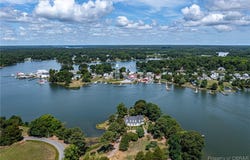 498  Seaboard Dr, Reedville, VA 22539