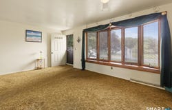 27 McIntosh Avenue, Montville, CT 06382