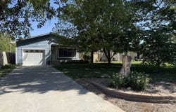 613 E 4th St, Beloit, KS 67420