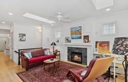977 Ball St, IA 52245