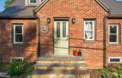 461 South Shady Avenue, Damascus, VA 24236