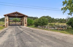 241 E Lynx Cv, Blanco, TX 78606