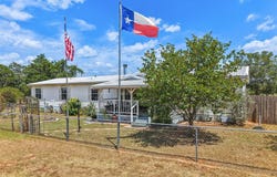 372 Hofferek Rd, Rosanky, TX 78953