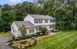 81 Poplar Dr, Hanover Twp., NJ 07950-3262