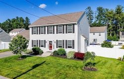 4 Chestnut St, Hudson, NH 03051