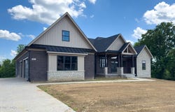 27 Dalton Dr, Fisherville, KY 40023