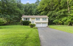 26 Appleblossom Lane, Newtown, CT 06470