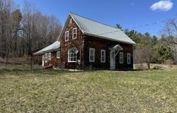 88 Hebron Road, Oxford, ME 04270
