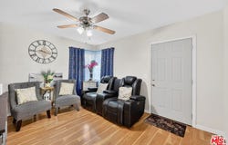 423 E 127th St, Los Angeles, CA 90061