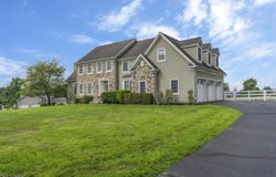 205 Cedar Bridge Ln, Alexandria Twp., NJ 08825-4130