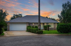 7252 Antoinette Circle, Navarre, FL 32566