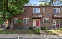 32 Tower Hill Ct, Olivette, MO 63132