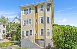 9 Caprera Rd, Worcester, MA 01604