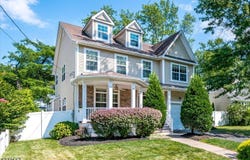 26 Kentnor St, Metuchen Boro, NJ 08840-2205