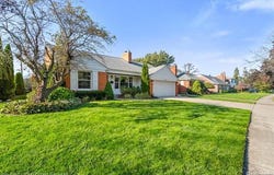 19955 Wedgewood, Grosse Pointe Woods, MI 48236