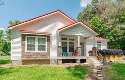 2963 Buttermilk Rd., St. Charles, KY 42453