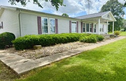 403 W. Broadway St, Farina, IL 62838